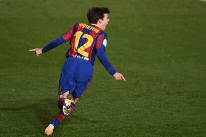 Riqui Puig celebra la consecución del gol que dio el pase a la final de la Supercopa al FC Barcelona.