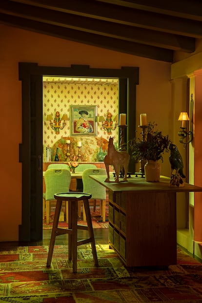 Rincón íntimo para reuniones. El Marbella Club promueve la sensación de gran casa familiar, con espacios diseñados para el encuentro y la conversación.