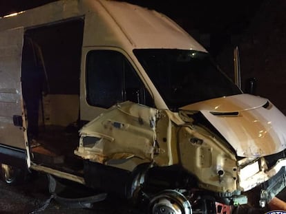 Así quedó la furgoneta tras entrar en Ceuta. Foto facilitada por un sindicato policial.