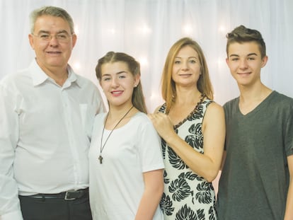Da esquerda para a direita: Gustavo, a filha Ana Julia, a esposa Celia Deina e o filho Gustavo.
