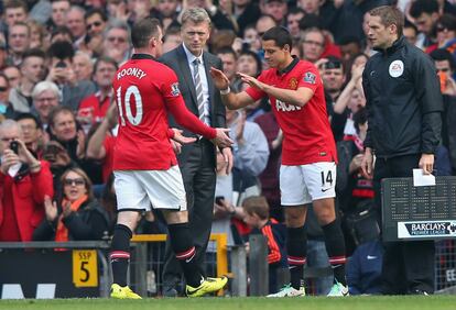 Rooney, Moyes y Chicharito en un partido en 2014.