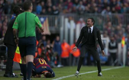 La reacción de Luis Enrique tras la dura entrada de Filipe Luis a Messi. 