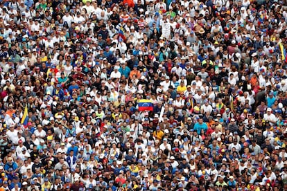 Vista aérea de la gran multitud concentrada en las calles de Caracas. Las protestas se extienden por distintos barrios de la capital venezolana.