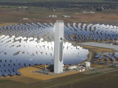 Planta de energ&iacute;a termosolar de Sol&uacute;car, en Sanl&uacute;car la Mayor (Sevilla).