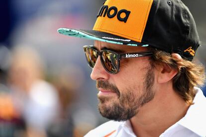 Fernando Alonso, en el 'paddock' de Spa.