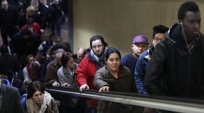 Aglomeraciones en Sant Andreu Arenal por el incidente en los Rodalies.