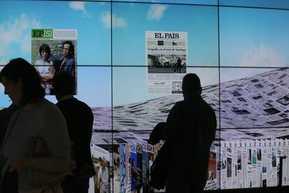 Portadas para el recuerdo en la Exposición 40 aniversario de El País en el Palacio Municipal de Cibeles.