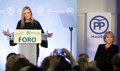 Cifuentes i Aguirre durant un fòrum en un hotel de Madrid al novembre.