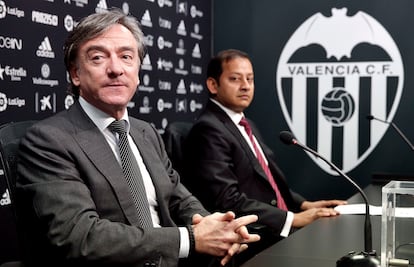 García Pitarch, en primer plano, durante su época como director deportivo del Valencia.