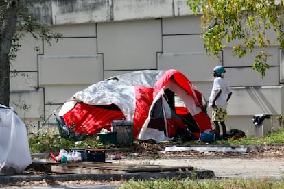 A woman sets up a tent in a park in the city of Fort Lauderdale, Florida, in February 2024.