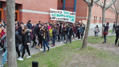 Manifestación de alumnos de la URJC en el campus de Vicálvaro.