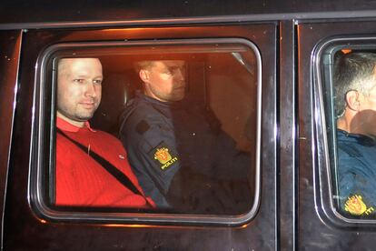 Anders Behring Breivik, más conocido como el asesino de Oslo, enfadó a Lacoste por lucir sus prendas. La firma del cocodrilo llamó a la policía noruega para que dejara de usar su ropa. 