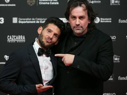 Isaki Lacuesta con uno de los protagonistas de Entre dos aguas, Israel Gómez, la película triunfadora de los Gaudí 2019.
  
 