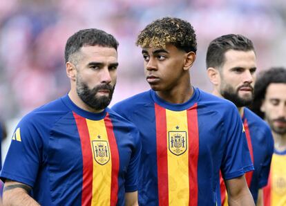 Dani Carvajal y Lamine Yamal, minutos antes del comienzo del partido.