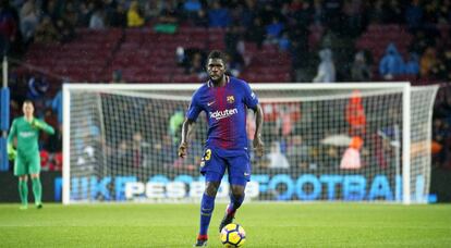 Umtiti, durante el Bar&ccedil;a-Sevilla en el Camp Nou.