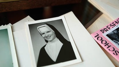 The Keepers (Netflix), un oscuro caso de pederastia y religión. Abajo, mujeres que demuestran que tener más de 60 puede resultar fascinante.