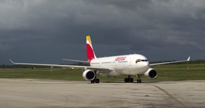 Un avión de la aerolínea española Iberia. EFE