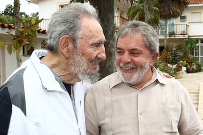 O ex-presidente Lula encontra Fidel Castro em Havana, Cuba, em 2010.