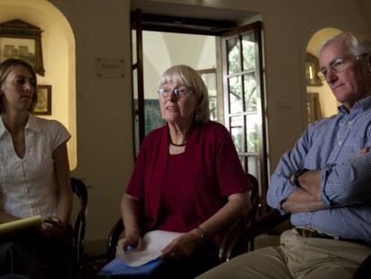 Los padres y la hermana de Rachel Corrie, el domingo en Jerusal&eacute;n. 