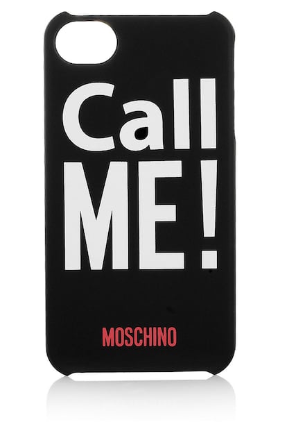 ¡Llámame! Así de explícito es el mensaje de esta funda de Moschino (35 euros).