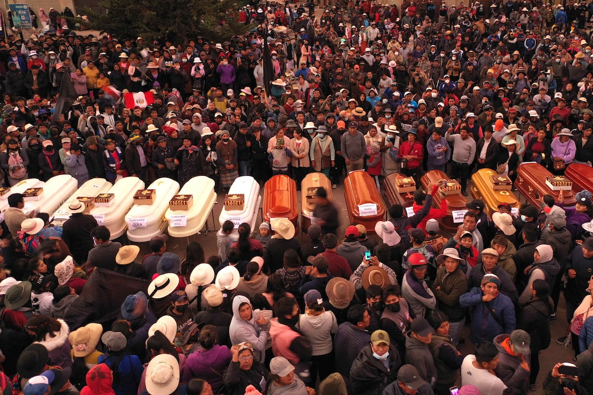 La Fiscalía denuncia a Dina Boluarte y a seis exministros peruanos por lesiones graves de 75 manifestantes | EL PAÍS América
