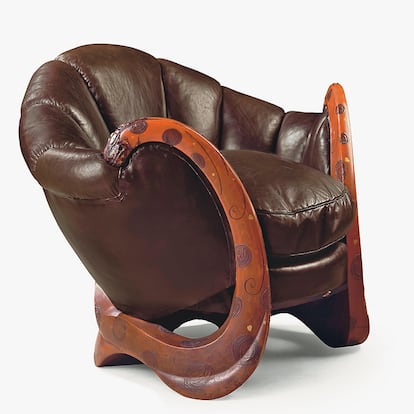 Sillón de cuero con dragones (1917-1919), de Eileen Gray. Formó parte de la colección de Yves Saint Laurent. Se subastó por 28 millones de dólares.