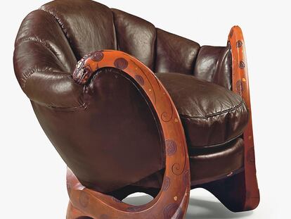 Sillón de cuero con dragones (1917-1919), de Eileen Gray. Formó parte de la colección de Yves Saint Laurent. Se subastó por 28 millones de dólares.