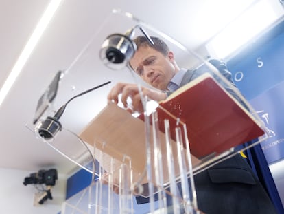 El líder de Más País, Iñigo Errejón, durante una rueda de prensa en el Congreso de los Diputados, a 18 de abril de 2023.