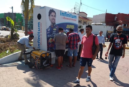 Un centro de carga gratuito instalado por Telmex en Acapulco