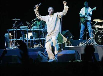 Youssou N'Dour, durante su actuación en el Conde Duque.