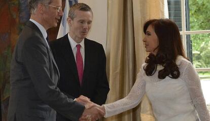 Cristina Fernández, con el presidente de la compañía química alemana BASF, Kurt Bock, en la residencia oficial el pasado fin de semana.