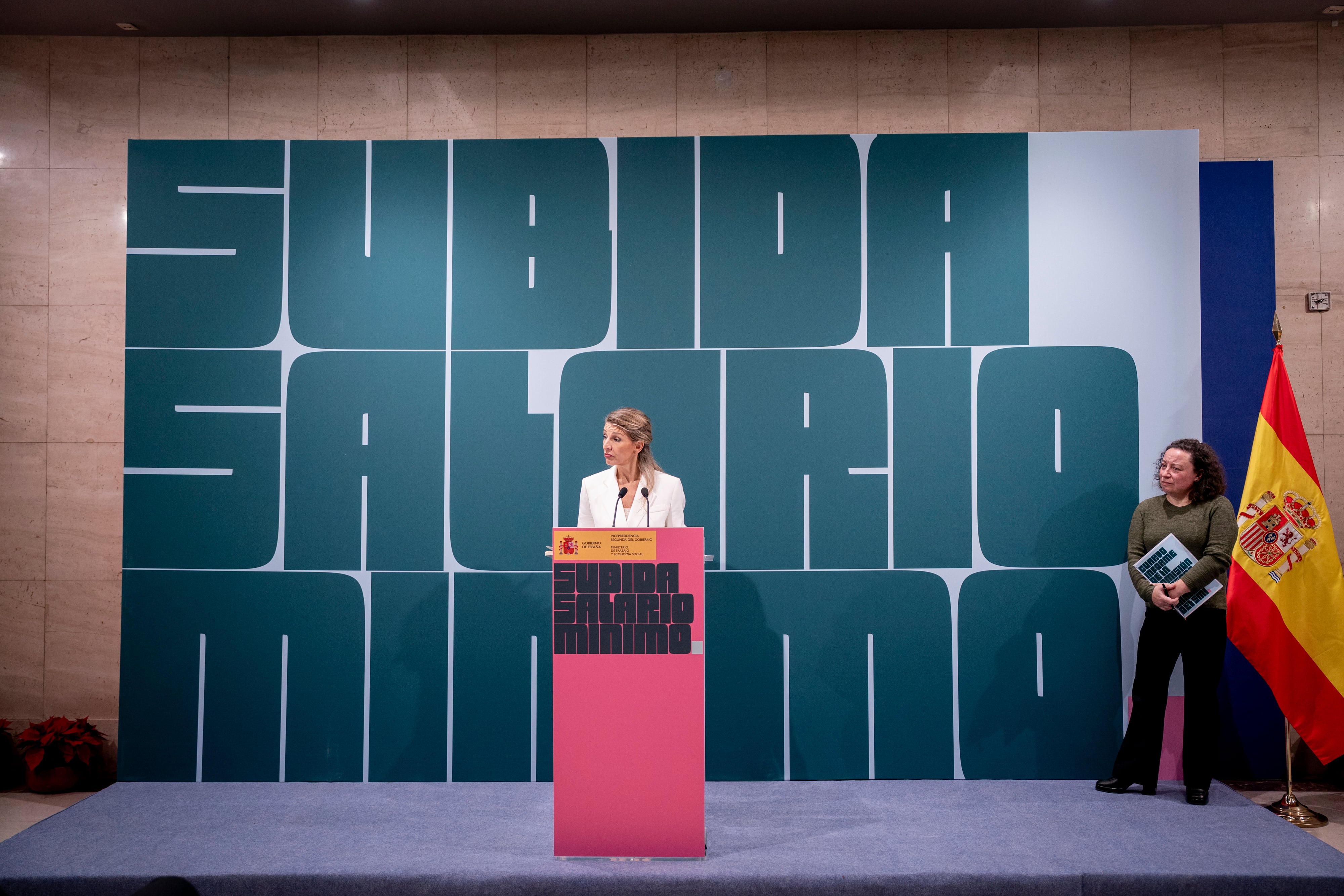 Díaz firma con los sindicatos la subida del salario mínimo este lunes con la presencia de Sánchez