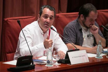 Francisco Bustos, a la comissi&oacute; del Parlament.