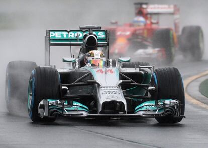 Lewis Hamilton, por delante de Fernando Alonso.