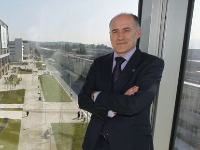 Iñaki Goirizelaia, en su despacho en el campus de Leioa de la UPV.