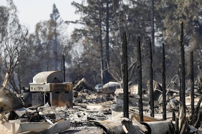 Más de 8.000 bomberos se enfrentan a 21 fuegos activos en California. Es la serie de incendios más mortífera desde que hay registros en el Estado.