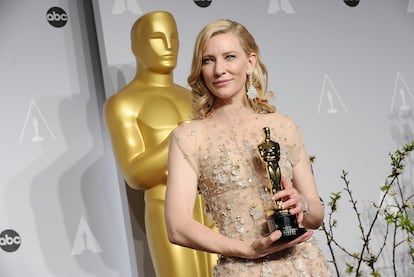 Cate Blanchett, con un espectacular vestido de Armani Privé de pedrería, en los Oscar 2014.