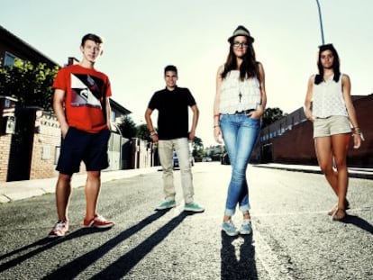 Jóvenes ante la mayoría de edad: Jorge, de 15 años, Nicolás (18), Irene (16), Laura (17) y Nora (14).