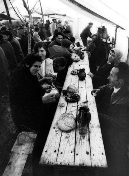 Casetas de pulpo en San Froilán (1970), una de las fiestas gastronómicas más importantes de Galicia.