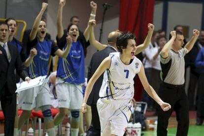 Alba Torrens celebrates a basket during the final against Spartak Moscow Region.