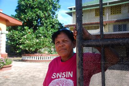 Berna Cárdenas vive en Sisin, aldea rodeada de selva y a tres horas en coche de la ciudad. Durante años ha ocupado el cargo de jueza comunal. “Vivo en contacto permanente con la policía. Las mujeres que sufren violencia en sus casas deben denunciarla. Debemos acabar con el machismo”. Su principal orgullo es hoy tener un hijo a punto de terminar Ciencias Políticas en la ciudad.