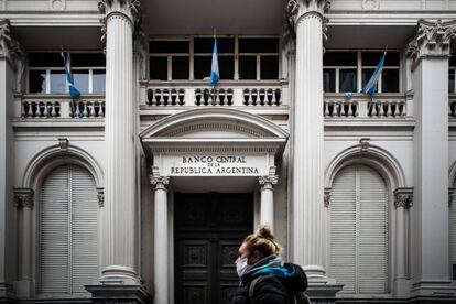 Con un repunte de los contagios por covid-19, Argentina se prepara para enfrentar un nuevo año con nuevas medidas económicas