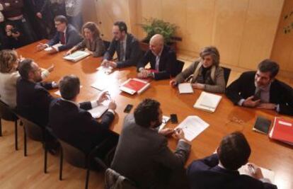 Reunión entre Ciudadanos y PSOE en el Congreso de los diputados, el 6 de febrero de 2016.
