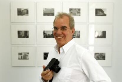 El fotógrafo Manolo Laguillo, en la galería Casa sin fin.