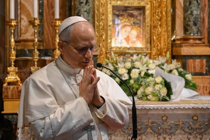 León XIV reza en el santuario agustino de la Madre del Buen Consejo en Genazzano, este sábado.