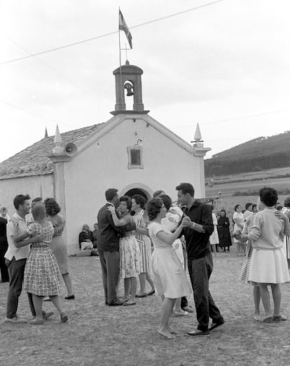 La verbena de Foz (Lugo), durante las fiestas patronales de San Lorenzo, en agosto de 1960.