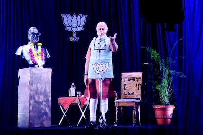 El hoy primer ministro de la India Narendra Modi en abril de 2014, durante un mitin en el que aparecía como holograma.