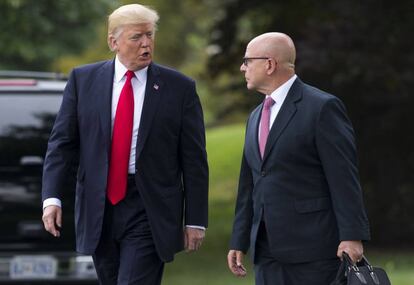 Donald Trump y su consejero de Seguridad Nacional, H.R. McMaster, en la Casa Blanca.