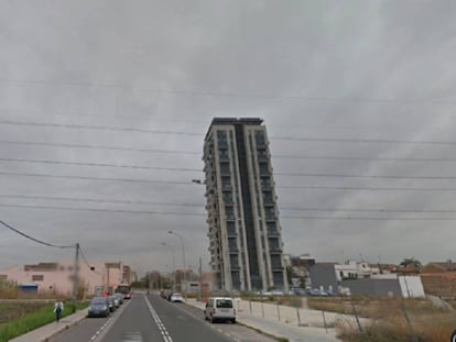 Avenida Real de Madrid, en el barrio de La Torre de Valencia, donde fue hallada la mujer.