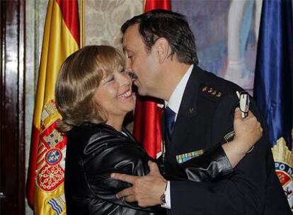 La delegada del Gobierno, Soledad Mestre, con el jefe superior de Policía, Carlos Rubio.